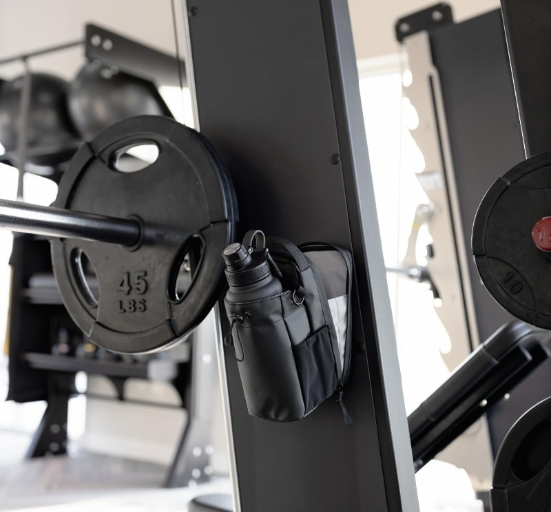 Strenith™ Magnetic Water Bottle Gym Bag – Hydration Meets Innovation
